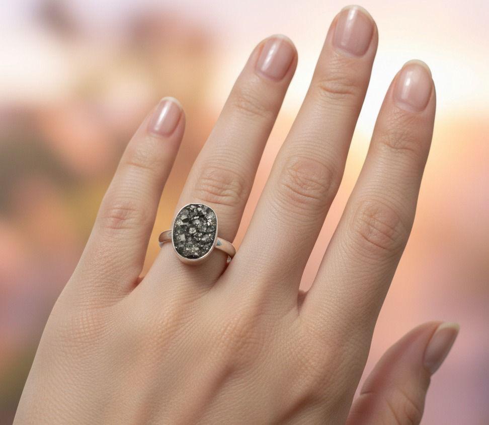 Brillo de Abundancia – Anillo de Pirita Natural en Plata 950